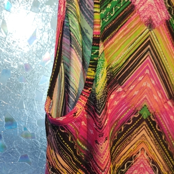 Sami & Jo Pink Sleeveless Blouse with Chevron Pattern - Picture 11 of 13